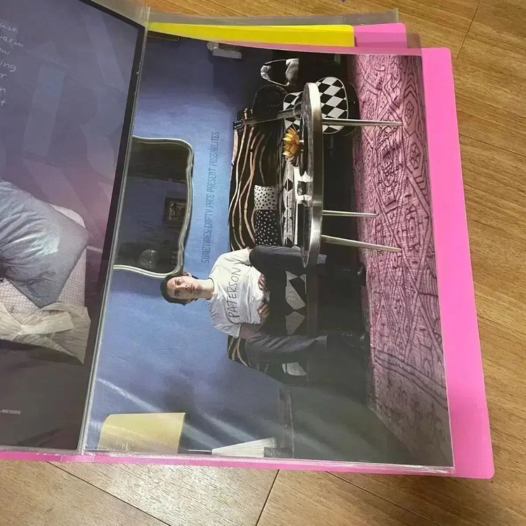 패터슨 아티스트 뱃지 출근길 짐자무쉬 영화 아담드라이버 굿즈패키지 이미지