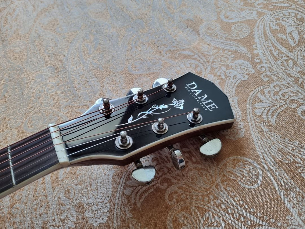 입문용 인기제품 국민통기타 데임 기타 판매합니다 이미지