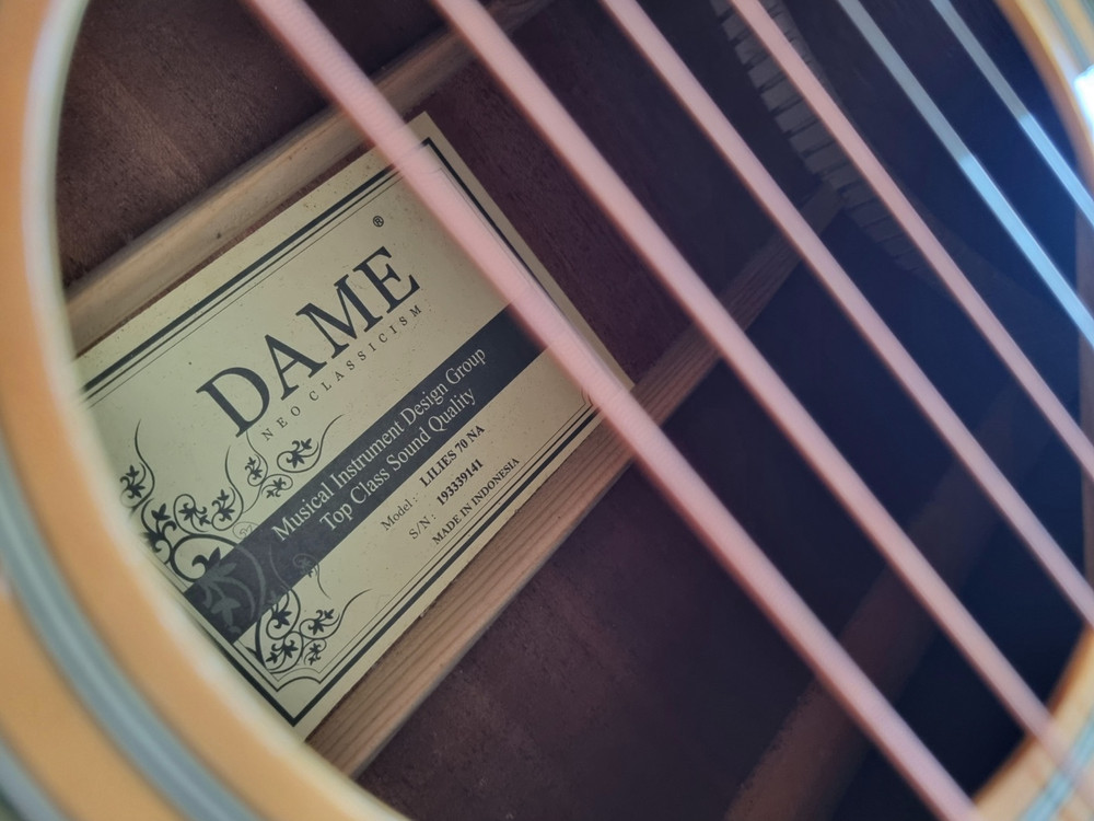 입문용 인기제품 국민통기타 데임 기타 판매합니다 이미지