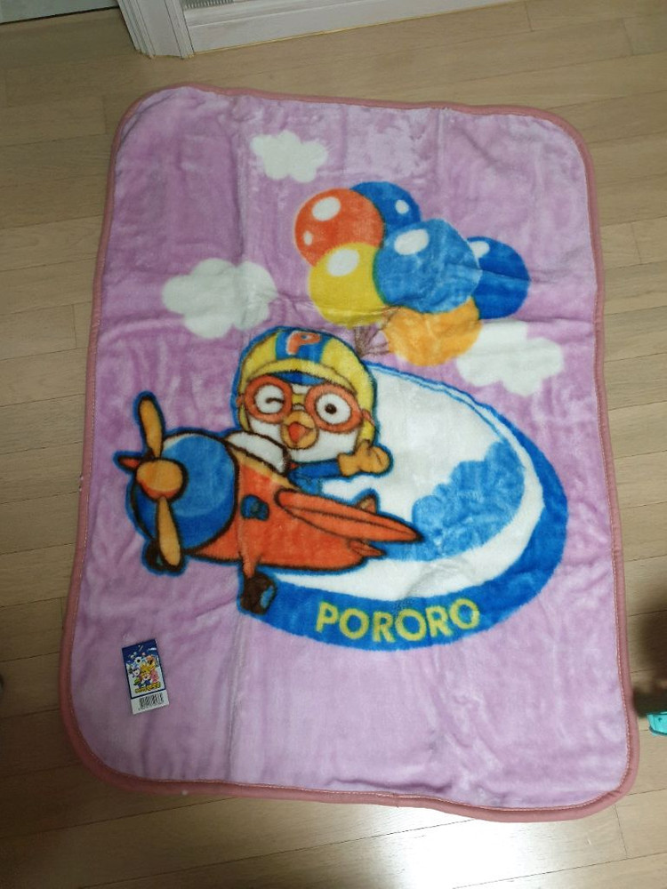 PTC 온풍 히터, 손난로 겸용 보조배터리, 무릎 담요(뽀로로, 헬로키티 등), 수면 안대 판매 (미사용) 이미지