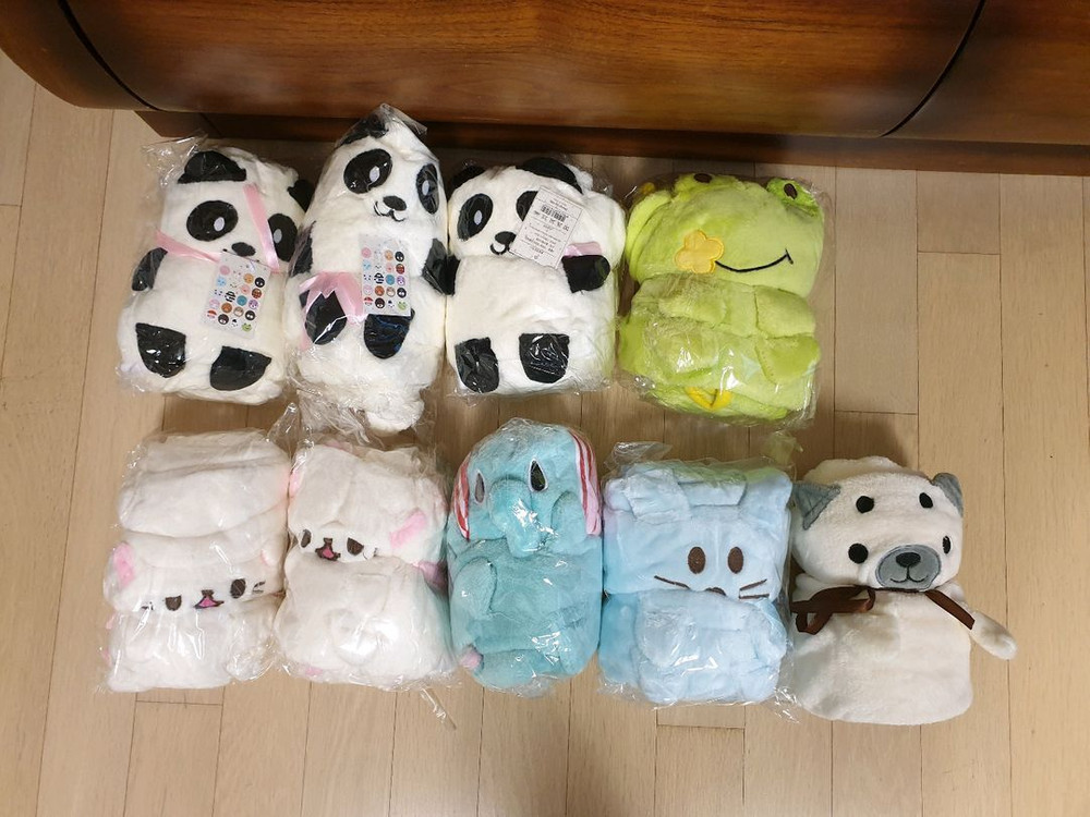 PTC 온풍 히터, 손난로 겸용 보조배터리, 무릎 담요(뽀로로, 헬로키티 등), 수면 안대 판매 (미사용) 이미지