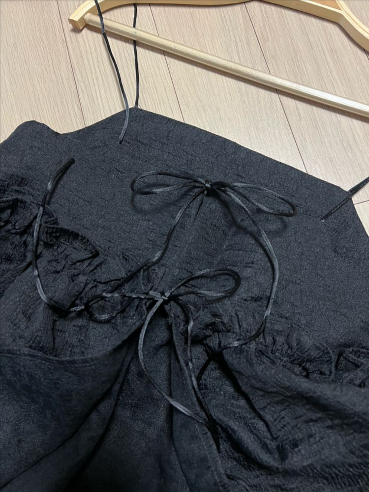 바스켓 BASKET 프릴 탑 세실리아 슬리브리스 레이어드 나시 블라우스 뷔스티에 자카드 리본 이미지