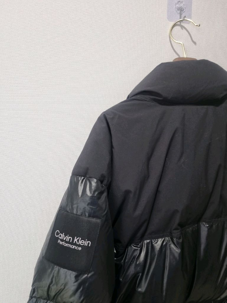 캘빈클라인 퍼포먼스 벌키 패딩 덕 다운 블랙 상태최상 이미지