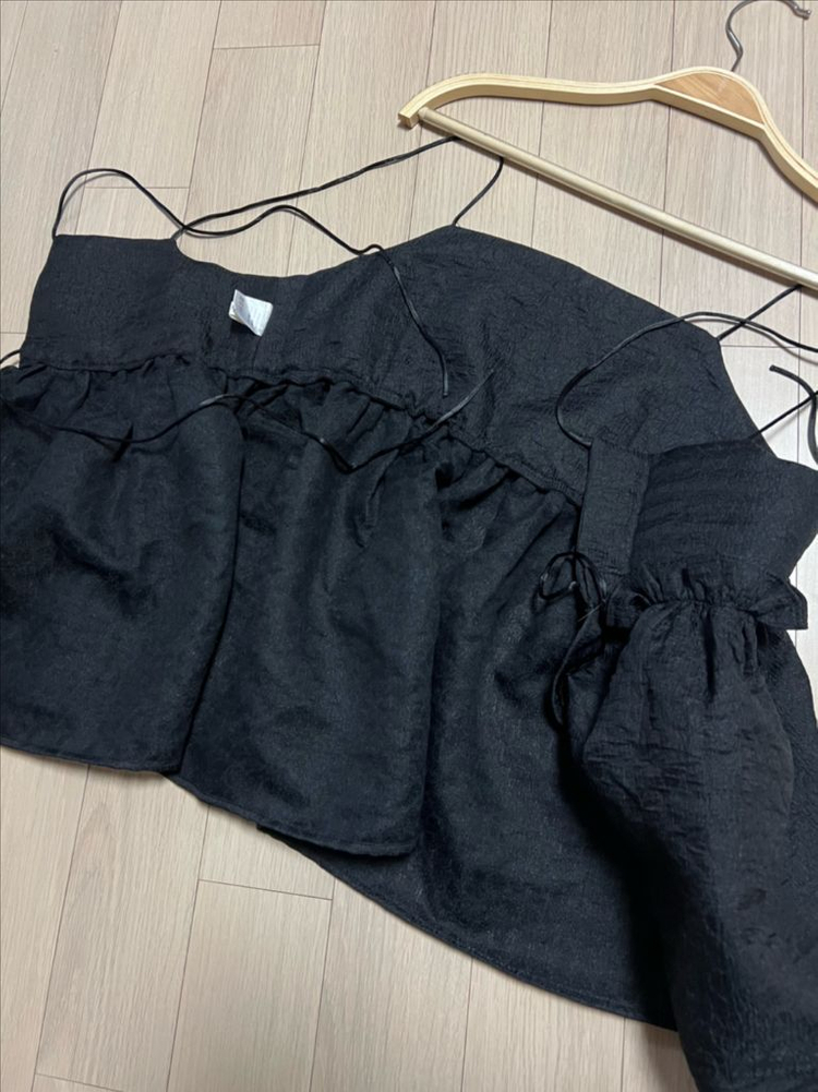 바스켓 BASKET 프릴 탑 세실리아 슬리브리스 레이어드 나시 블라우스 뷔스티에 자카드 리본 이미지