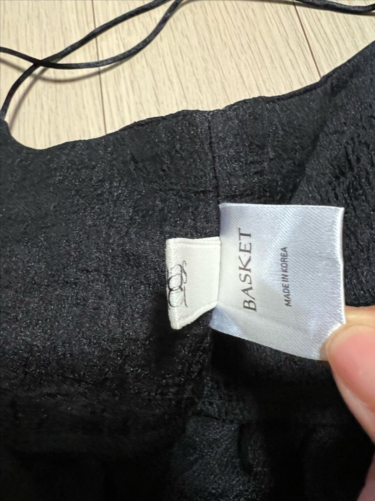 바스켓 BASKET 프릴 탑 세실리아 슬리브리스 레이어드 나시 블라우스 뷔스티에 자카드 리본 이미지