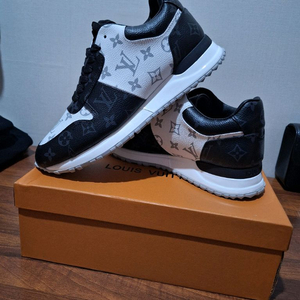 루이비통 스니커즈 이미지