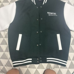 바시티 자켓 이미지