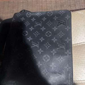 루이비통 디스트릭트 모노그램 이클립스 크로스백 이미지