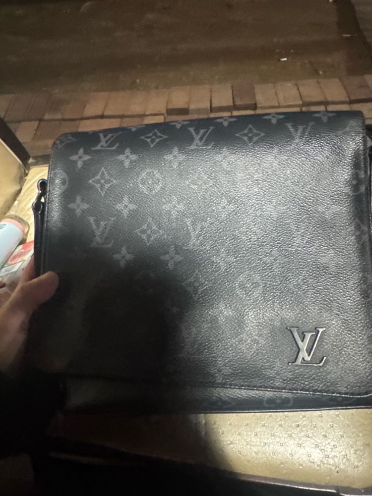 루이비통 디스트릭트 모노그램 이클립스 크로스백 이미지