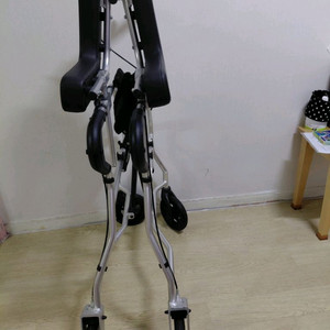 스카이훨 접이식 성인용 팔 지지대 보행기 이미지