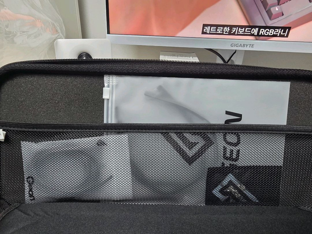 F2-60 WKL베이지 골드 A그레이드 + f2-60 지온솔더링 기판 +f2-60 핫스왑 기판 등 커스텀 키보드 이미지