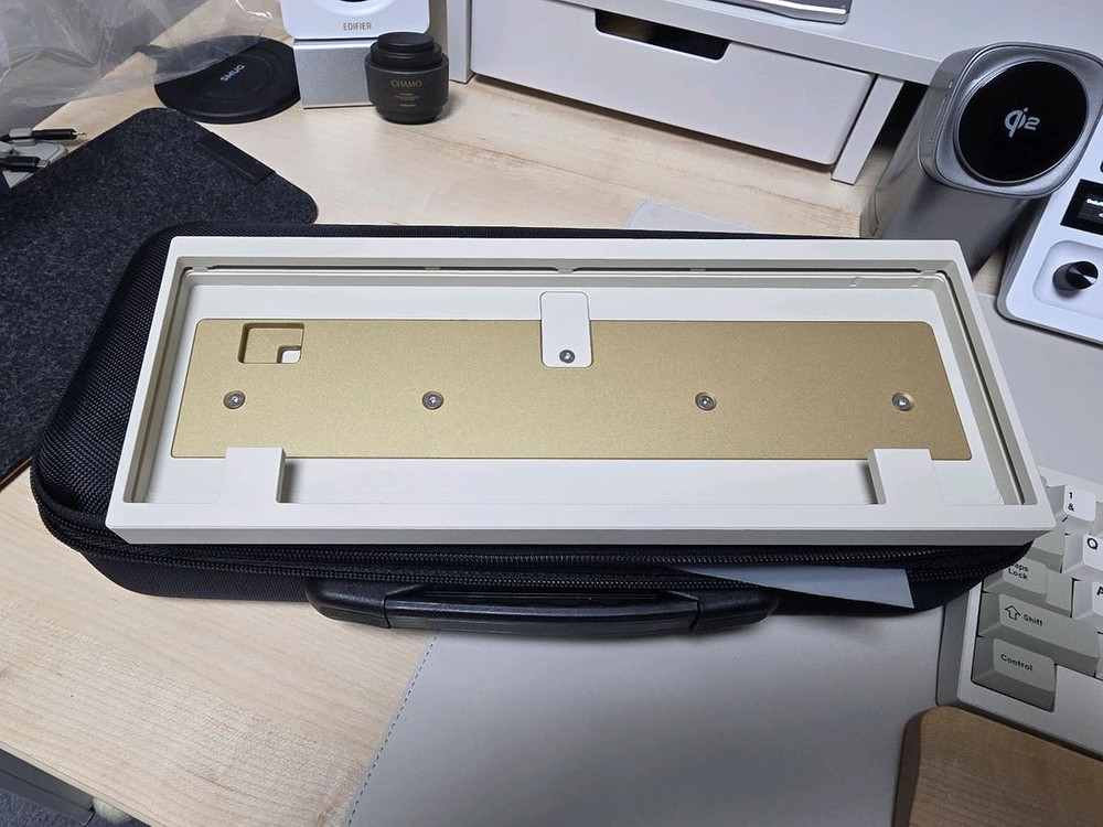 F2-60 WKL베이지 골드 A그레이드 + f2-60 지온솔더링 기판 +f2-60 핫스왑 기판 등 커스텀 키보드 이미지