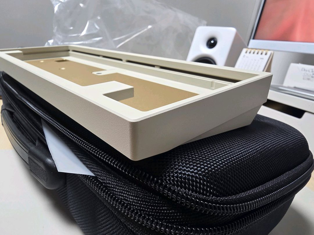 F2-60 WKL베이지 골드 A그레이드 + f2-60 지온솔더링 기판 +f2-60 핫스왑 기판 등 커스텀 키보드 이미지