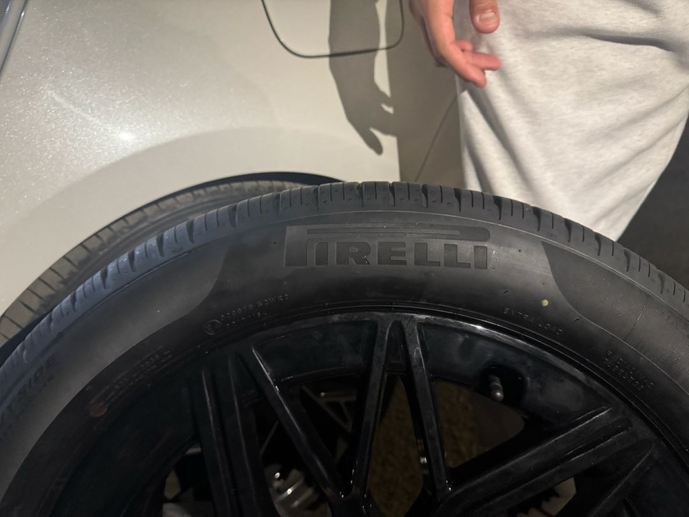 245 50 19 4개 피렐리 피제로 올시즌 타이어 이미지