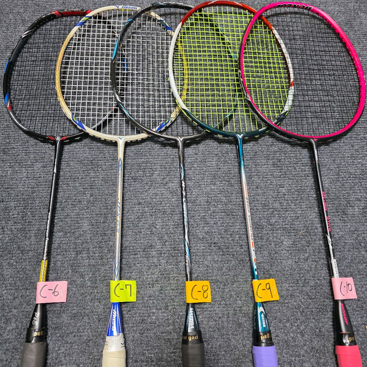 (평균택포4만원) 경기용 카본 수리 배드민턴 라켓 저렴히 판매합니다 이미지