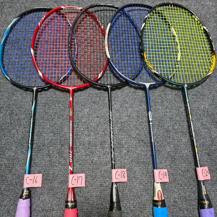 (평균택포4만원) 경기용 카본 수리 배드민턴 라켓 저렴히 판매합니다 이미지