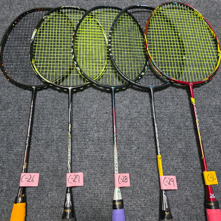 (평균택포4만원) 경기용 카본 수리 배드민턴 라켓 저렴히 판매합니다 이미지