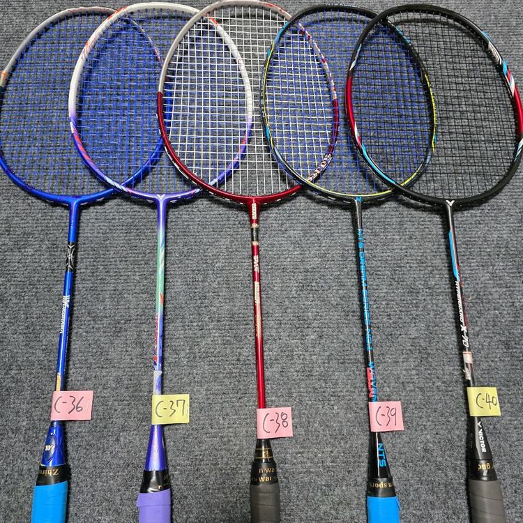 (평균택포4만원) 경기용 카본 수리 배드민턴 라켓 저렴히 판매합니다 이미지