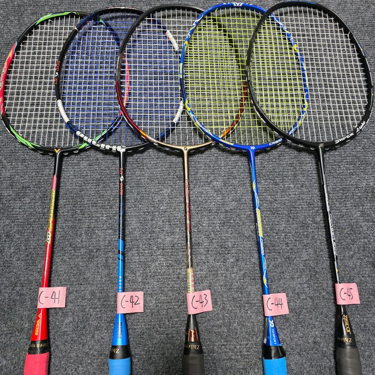 (평균택포4만원) 경기용 카본 수리 배드민턴 라켓 저렴히 판매합니다 이미지