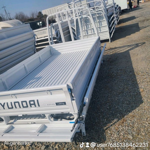 녹나고 찌그러진 화물차 적재함 적재함문짝 교환하세요 이미지