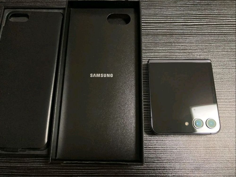 갤럭시 Z 플립5 그라파이트, 박스 풀세트 S급 이미지