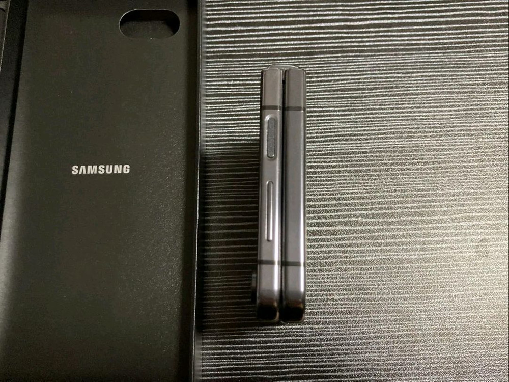 갤럭시 Z 플립5 그라파이트, 박스 풀세트 S급 이미지