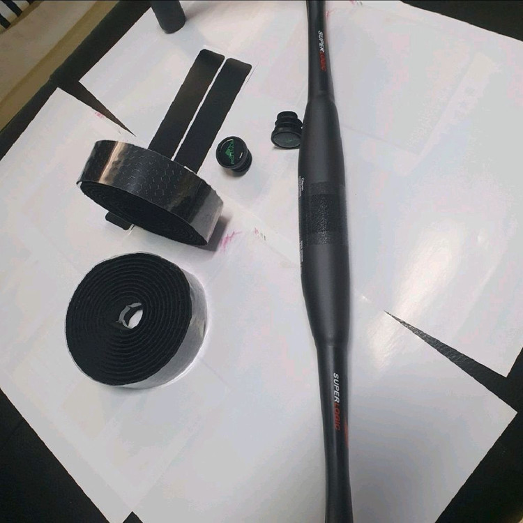 자가장착이 쉬운 슈퍼로직 카본 에어로 핸들바+벌집실리콘 바테잎 이미지