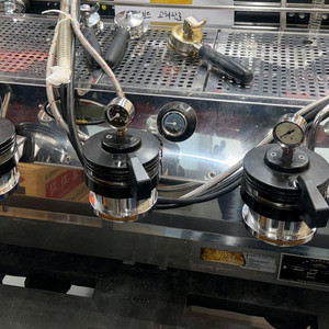 라마르조코 3그룹 에스프레소 머신 이미지