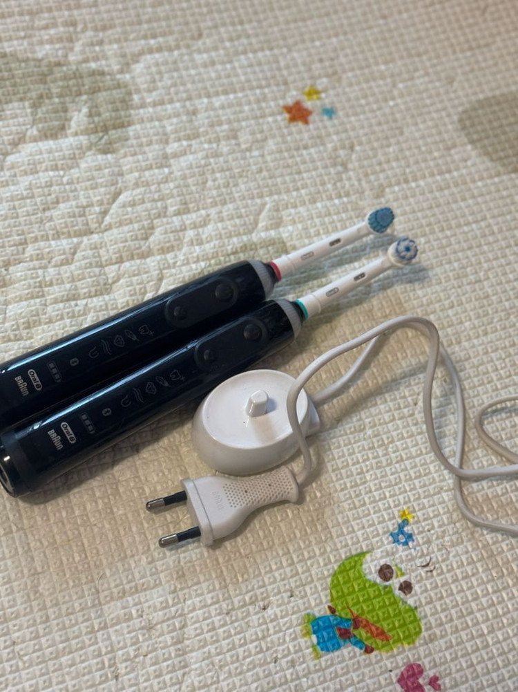 오랄비 전동칫솔 지니어스9000, 블랙 2개, 충전기1개 세트 이미지