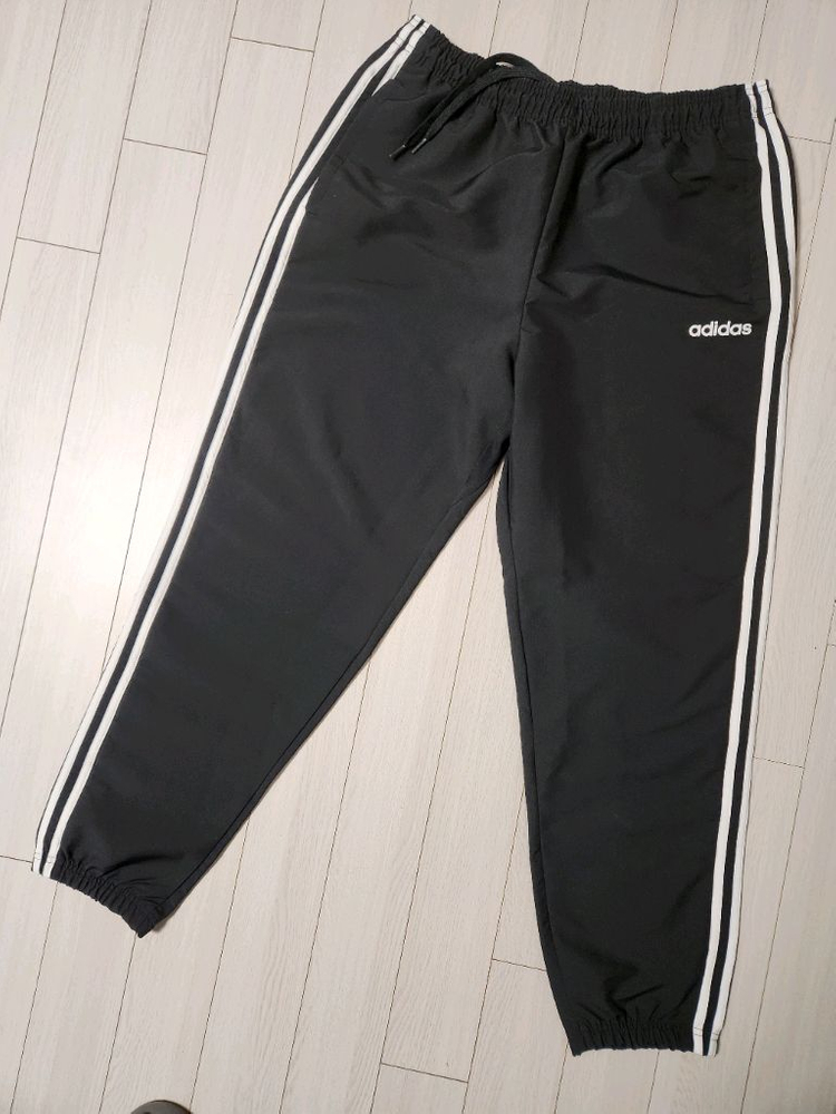 새상품급)아디다스 에센셜 3S 윈드러너 트레이닝 우븐 조거 팬츠 DQ3100 사이즈xxl스포츠웨어/하의/바지/남성용 이미지