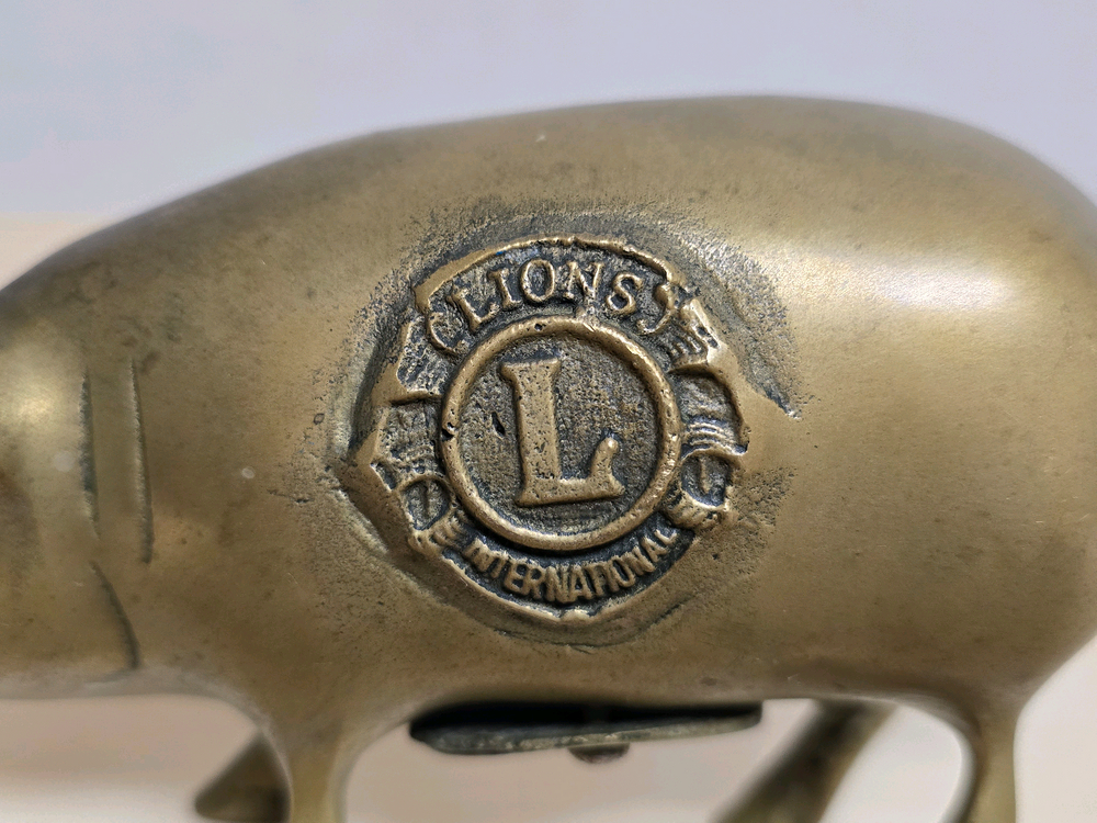 라이온스 클럽 국제협회 황동 돼지 저금통 이미지