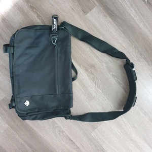 데상트 메신저백 크로스백 이미지