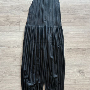 플리츠플리즈 플러피 점프수트 블랙 5사이즈 이미지