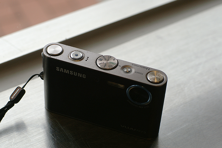 삼성 빈티지 디카 VLUU NV3 (블랙) 정상작동품 팝니다 이미지