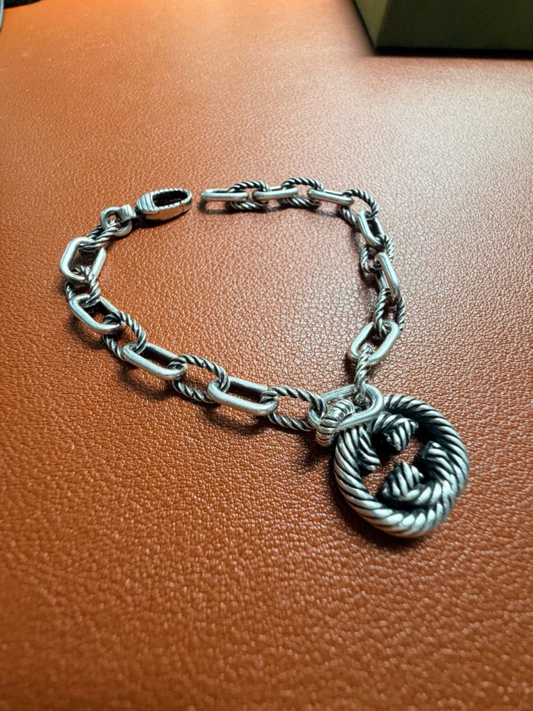 구찌 인터로킹 G 앤틱 티위스트 팔찌 이미지