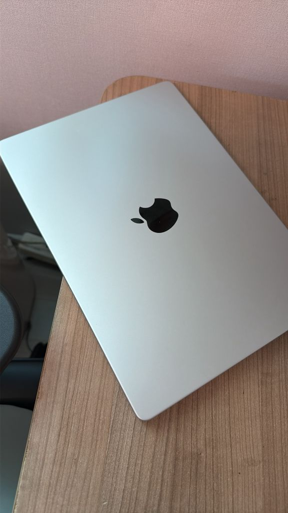맥북 프로 14인치 m4 실버 이미지