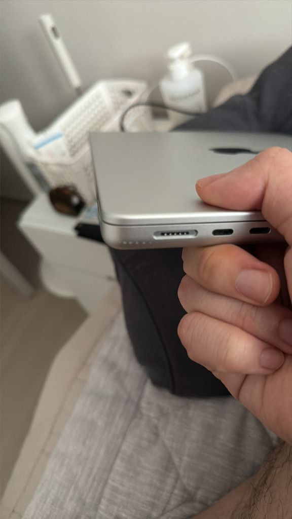 맥북 프로 14인치 m4 실버 이미지