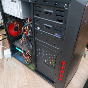 인텔 i5-7500 / GTX 1660 Ti 게이밍 PC 이미지