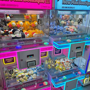 4인용인형뽑기기계 가챠뽑기기계 이미지