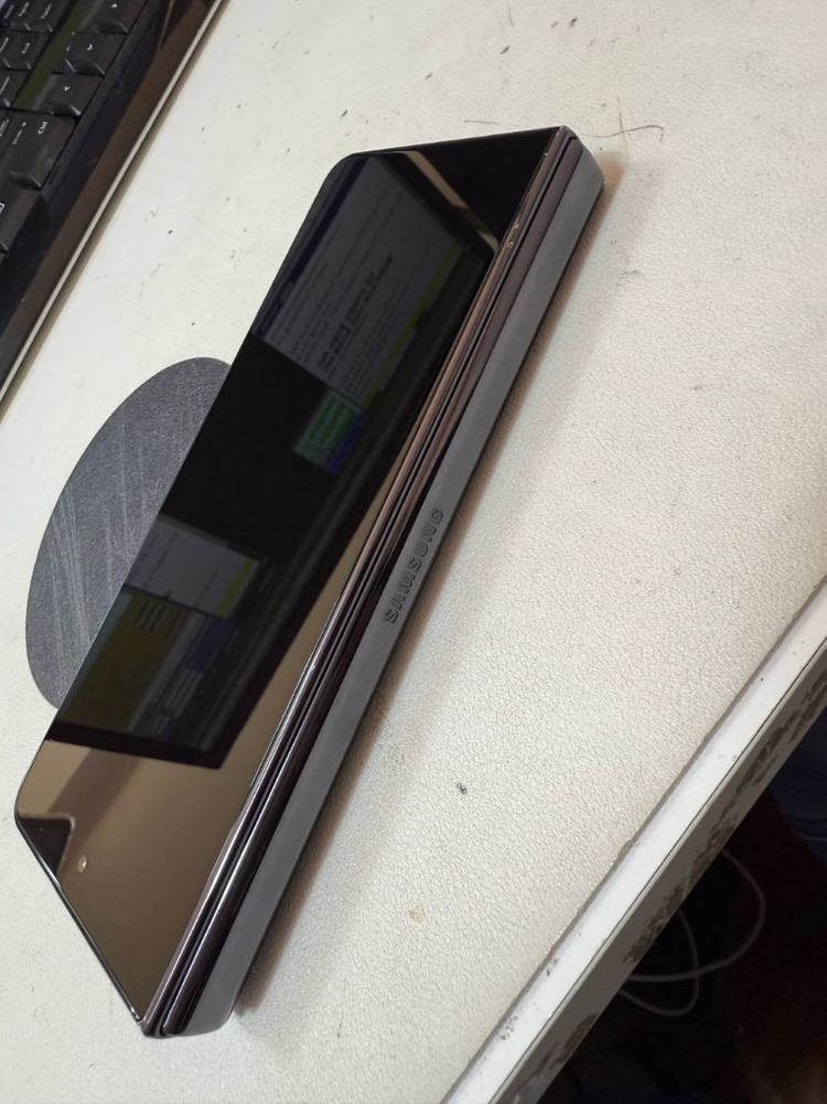 폴드4 무잔상 블랙 이미지