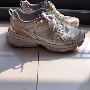 골든구스 라이트스타 판매해요 이미지