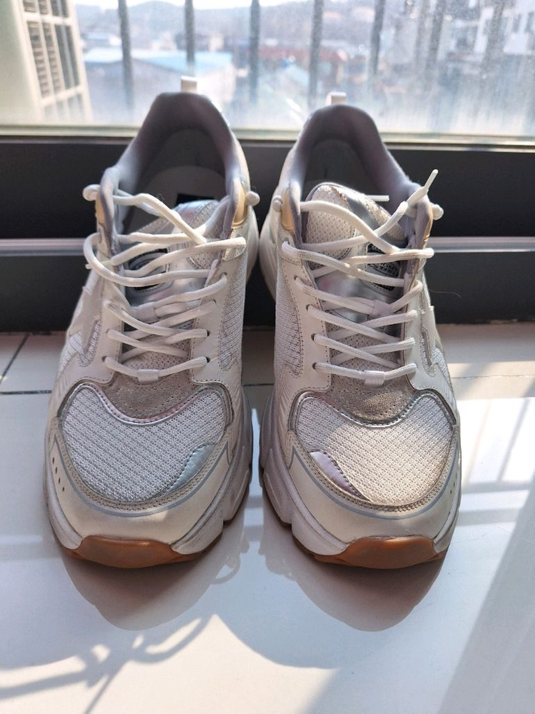 골든구스 라이트스타 판매해요 이미지