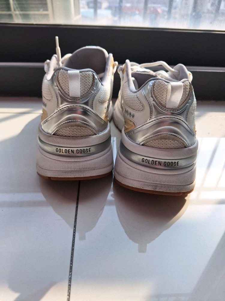 골든구스 라이트스타 판매해요 이미지