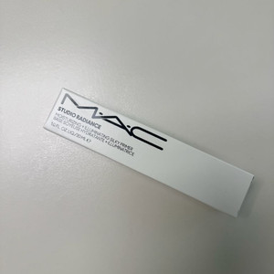 맥 MAC 스튜디오 래디언스 모이스춰라이징 + 일루미네이팅 실키 프라이머 미개봉 새상품 내놓아요 이미지