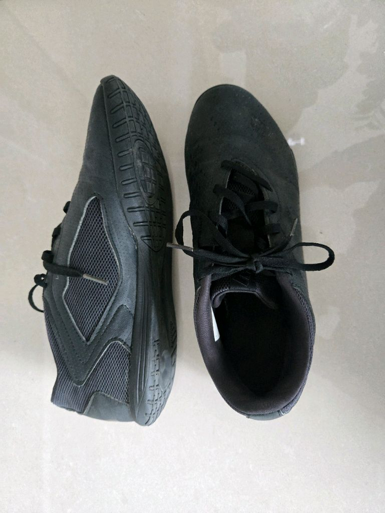 아디다스 검정색 축구화/풋살화 이미지