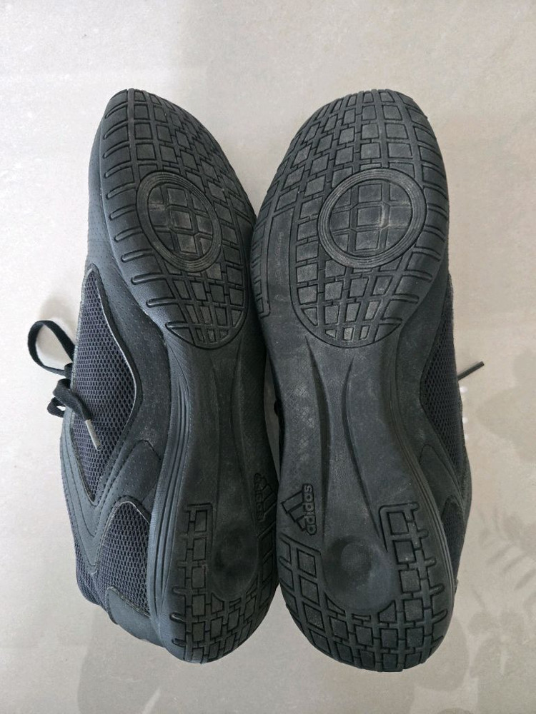 아디다스 검정색 축구화/풋살화 이미지