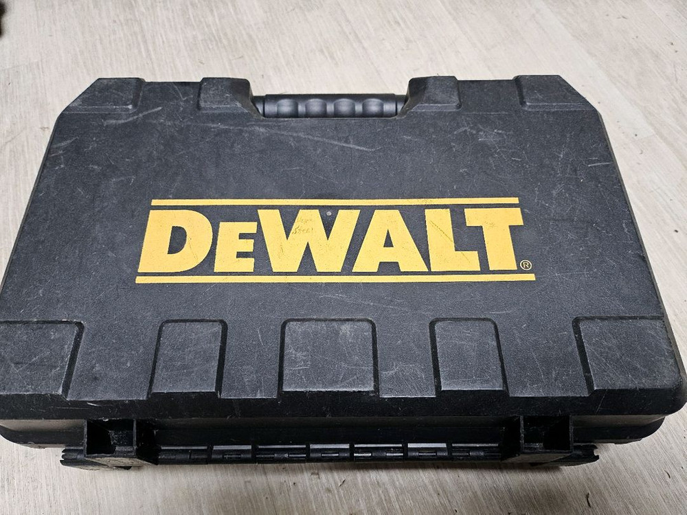 디월트 브러쉬리스 충전 임팩 드라이버 드릴 세트 이미지