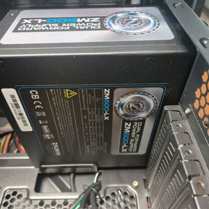 파워 서플라이 잘만 600W 전체적으로 깨끗하고 작동잘됩니다 이미지