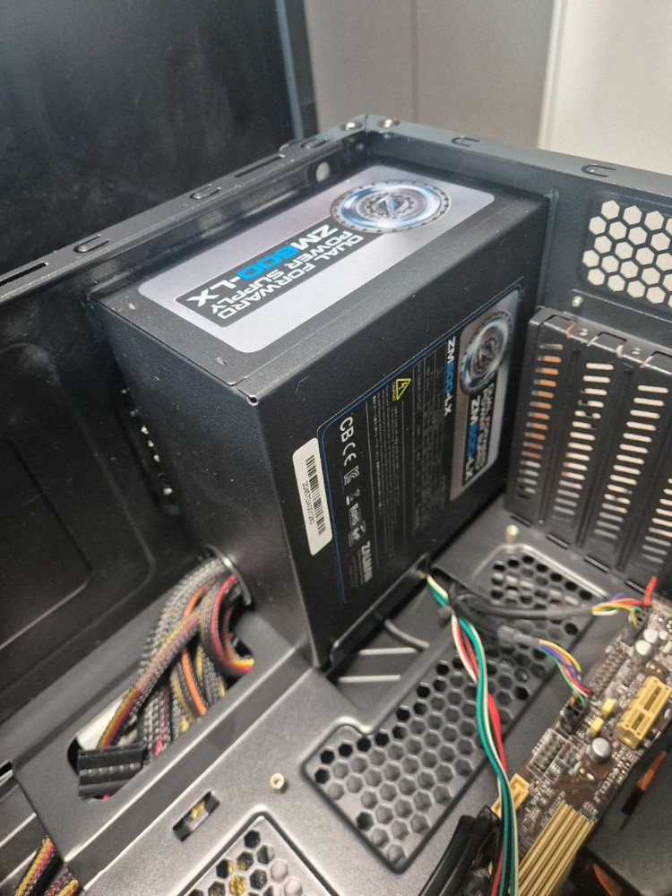 파워 서플라이 잘만 600W 전체적으로 깨끗하고 작동잘됩니다 이미지