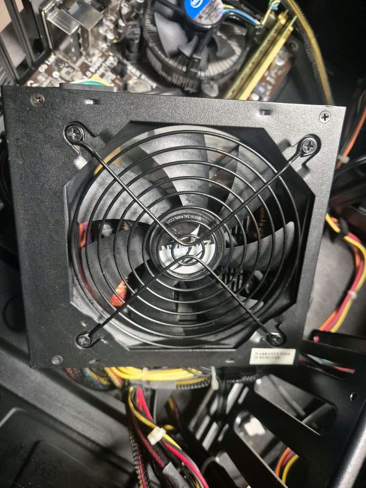 파워 서플라이 잘만 600W 전체적으로 깨끗하고 작동잘됩니다 이미지